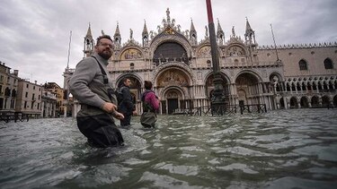 Cierran la plaza de San Marco de Venecia por una nueva inundación