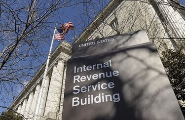 IRS pide que 46 mil  empleados regresen a trabajar sin paga