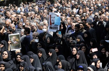 Irán entierra al presidente Ebrahim Raisí luego de tres días de funerales