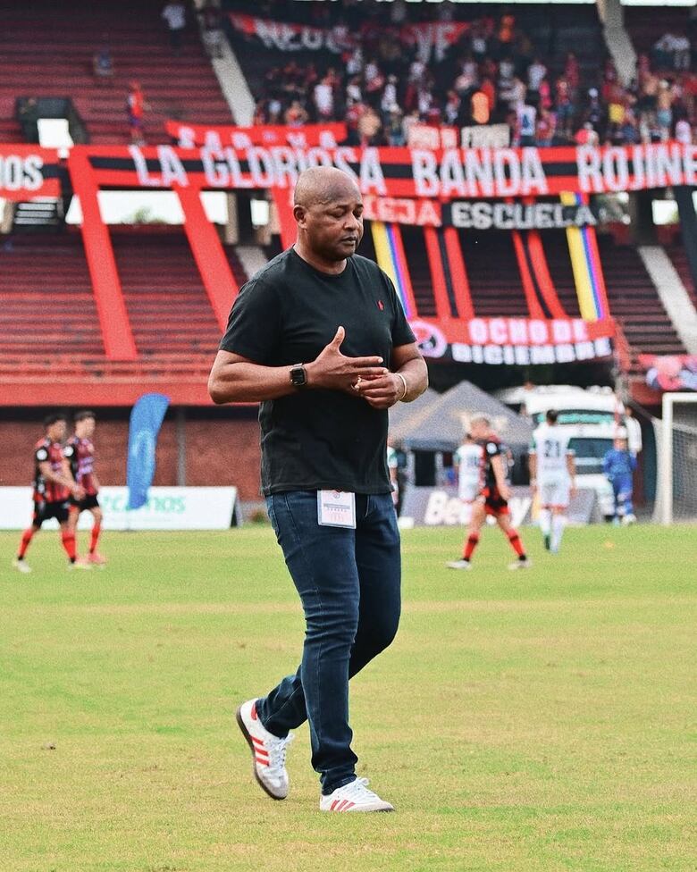 Mano derecha de Reinaldo Rueda sería el nuevo entrenador del Tauro FC