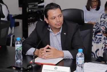 Subcomisión evaluará reformas a la descentralización; descartan alza de dietas