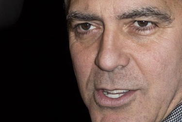 Clooney podría ser multado por no declarar el anillo de compromiso de novia