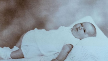 "Me dijeron que jamás lo volvería a ver": las más de 250.000 solteras que fueron forzadas a dar sus hijos en adopción a mediados del siglo pasado en Reino Unido