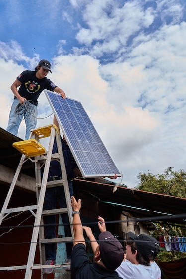 PizzaByte Robotics y Volvo Car Panamá se unen para llevar luz a hogares vulnerables