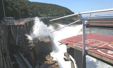 Videos: Olas destruyen ciclovía en Río de Janeiro y deja dos muertos; la inauguraron en enero y costó $12.6 millones