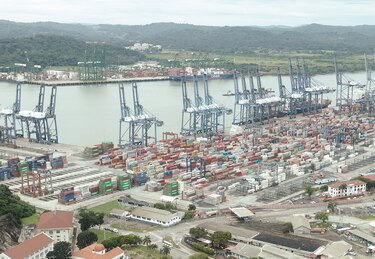 Movimiento de contenedores en los puertos cae 1.7% en el primer semestre
