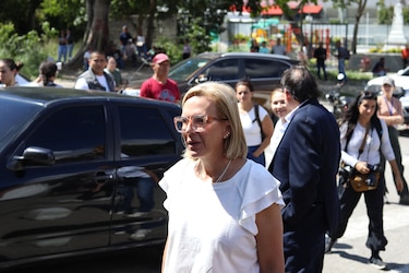 Hija de González Urrutia denuncia ‘extorsiones’ para obligar a su padre a abandonar lucha