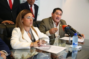 Residentes del PH Urbana presentan al Ministerio Público peritaje sobre explosión