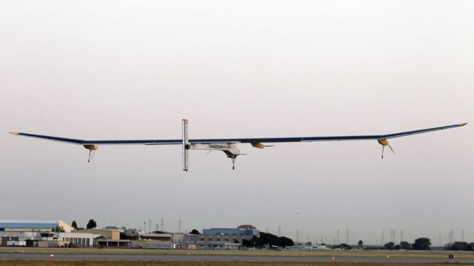 Avión solar inicia tramo más largo de travesía por el mundo