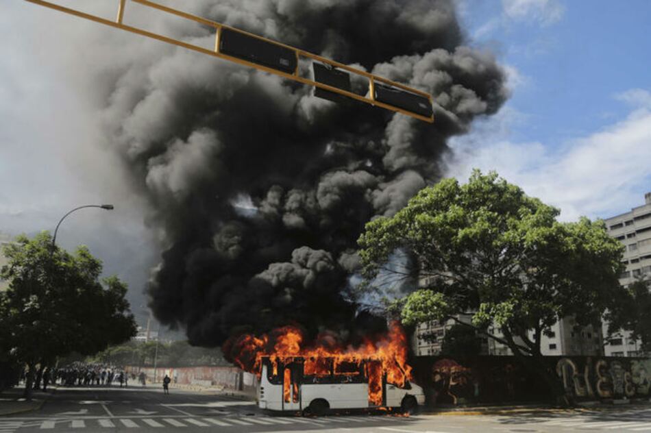Al menos 275 civiles son procesados en tribunales militares en Venezuela