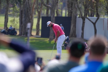 Rahm se coloca líder del LIV Hong Kong en jornada clave