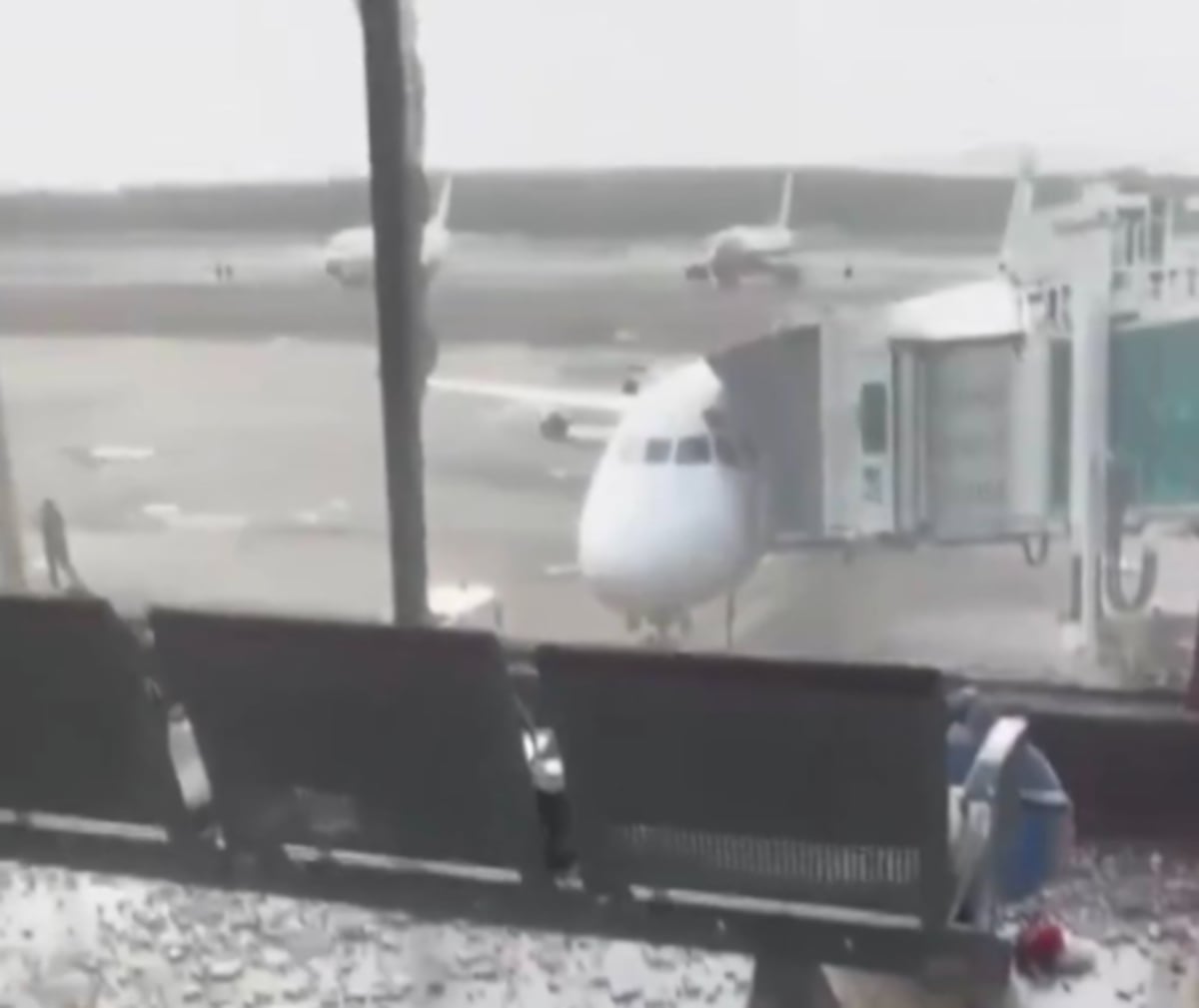 Cierran el Aeropuerto Internacional de Maiquetía por terremoto en Venezuela, aerolíneas suspenden vuelos