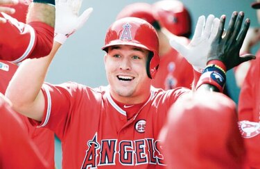 Yelich y Trout reciben premios Hank Aaron a la excelencia ofensiva