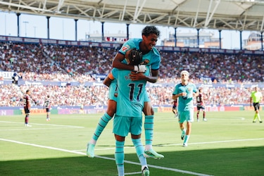 El Barça sufre para superar a un combativo Levante y sigue invicto en LaLiga