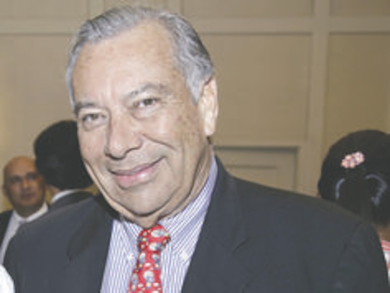 Rector Gustavo García de Paredes arrendó más tierras