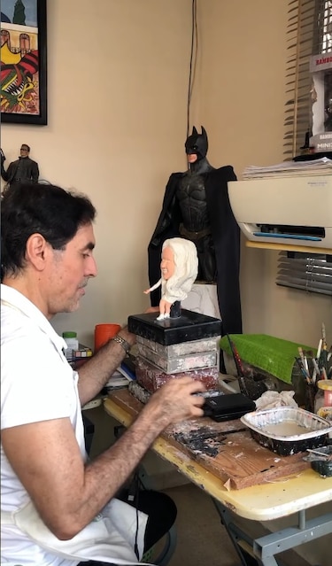 Panameño inmortaliza a María Corina Machado en una escultura de colección