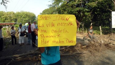 Residentes de Villa Bonita protestan por desperdicio de agua