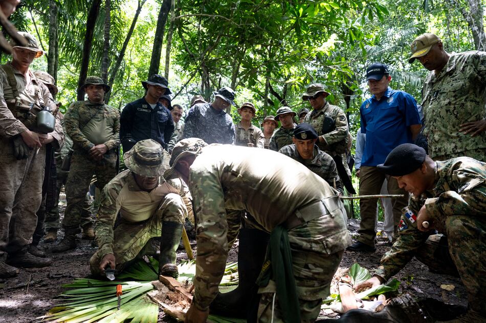 Estados Unidos vuelve a entrenar en la antigua base de ‘Sherman’ en Panamá y Hosley visitó buque en ‘Rodman’