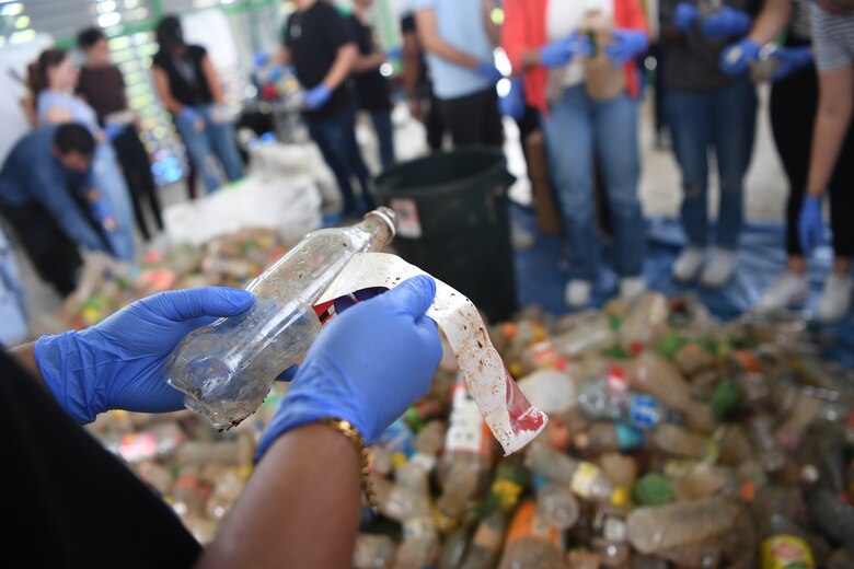 Wanda y BoB: el dúo ecológico contra la contaminación de plástico