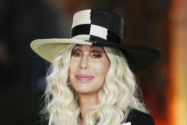Cher pide la tutela temporal financiera de su hijo Elijah Blue Allman de 47 años