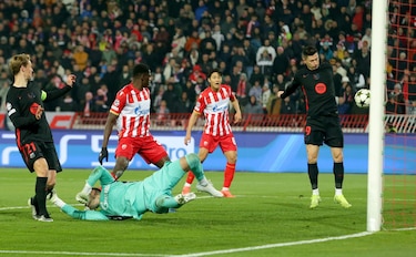 Barcelona golea y suma su tercera victoria seguida en la Liga de Campeones