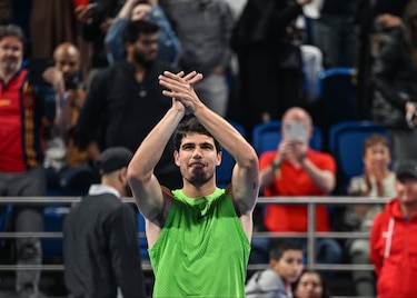 Alcaraz sobrevive al susto y avanza a cuartos de final en Doha