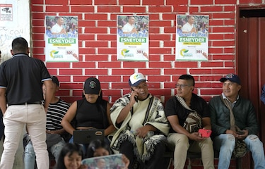 La campaña electoral en Colombia avanza entre amenazas y restricciones armadas