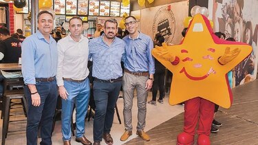 Carl’s Jr. inaugura su nueva sucursal en Town Center Costa del Este
