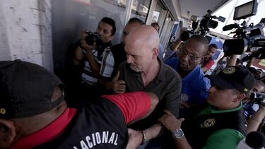 Arrestan a Pérez y a Garuz por pinchazos