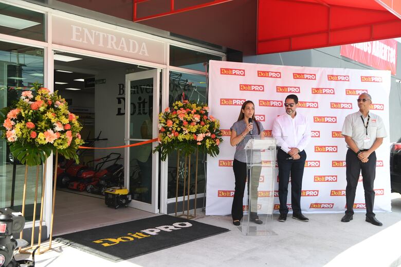 Do it Center inaugura su primera tienda especializada en materiales y herramientas para profesionales del sector