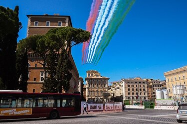 Italia canta el ‘Bella Ciao’ en las ventanas por el aniversario de la Liberación