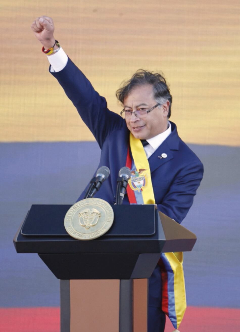 Petro sube el precio de la gasolina para bajar el déficit