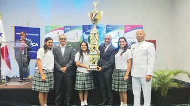 La banda del Colegio Las Esclavas recibe reconocimiento