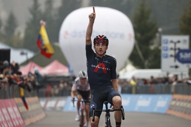 El británico Tao Geoghegan Hart gana la 15ª etapa del Giro de Italia