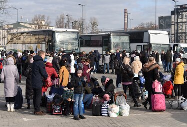 Polonia afirma que 100 mil ucranianos llegaron a su territorio desde el ataque ruso