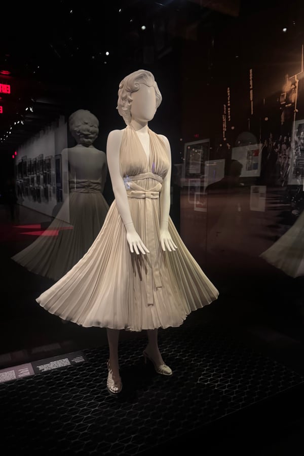 La figura de Marilyn Monroe cobra vida a través de una colección inédita de cartas personales y cientos de objetos originales en una exposición por el centenario de su nacimiento. EFE/ Omar Alonso