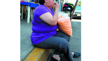 Empresa ofrece una prima por perder peso