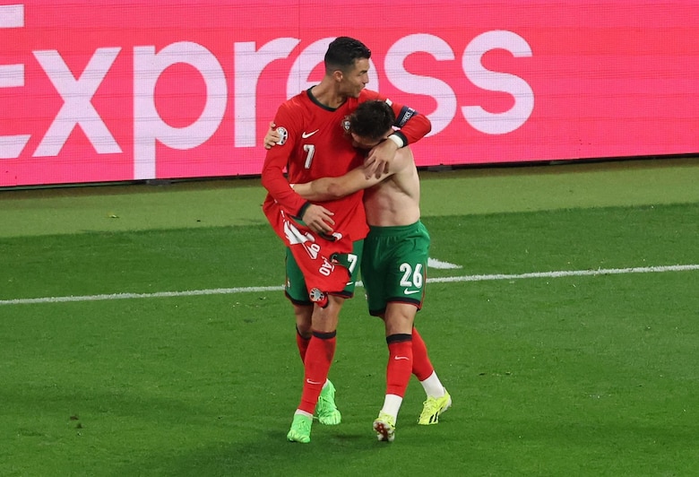 Conceiçao rescata a Portugal en un complicado partido ante República Checa