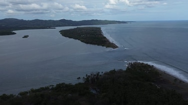 Los días tras el temblor: el silencio de las lanchas en El Arenal y un mar que se ensaña con isla Cañas