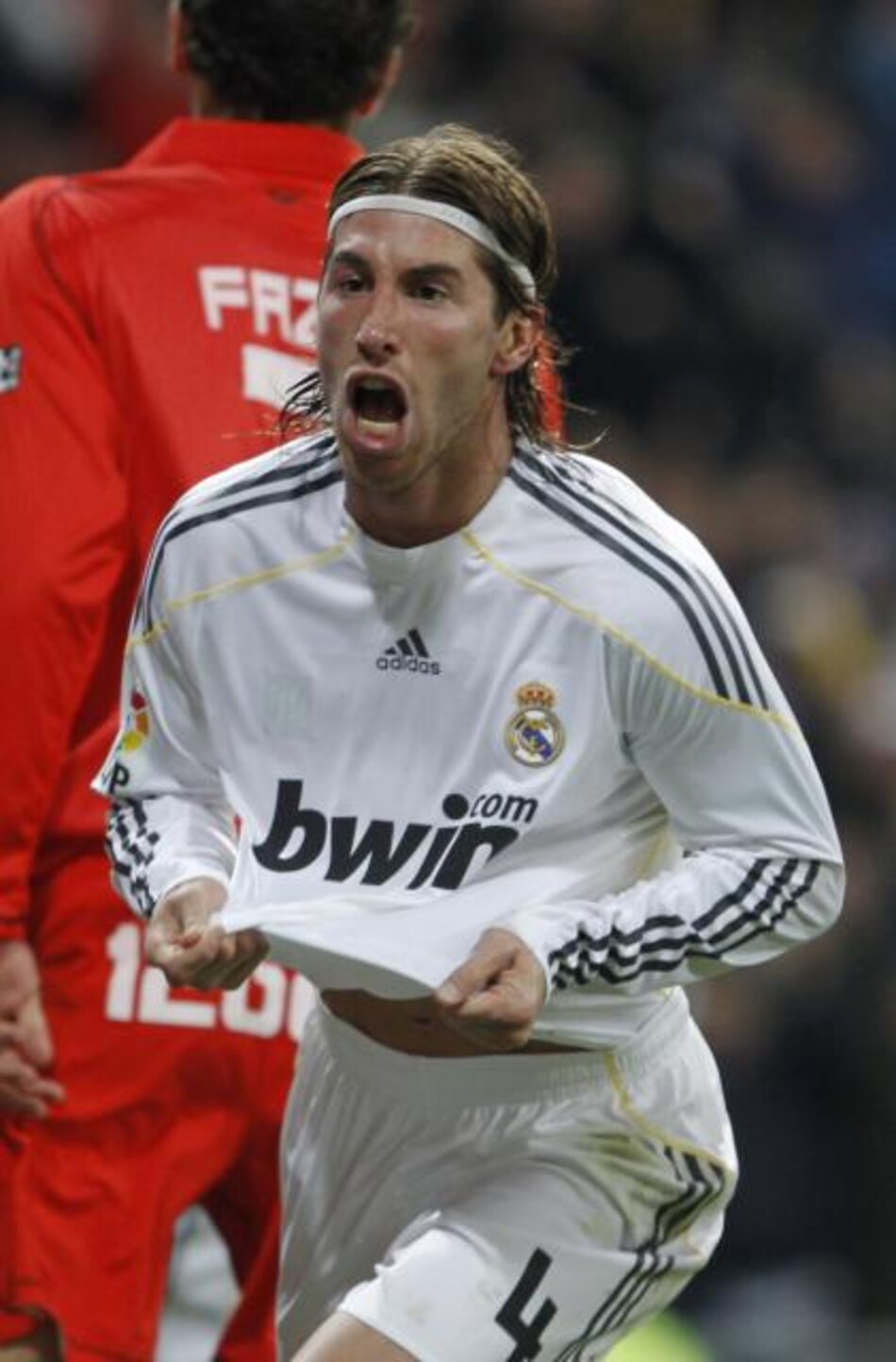 Ramos encuentra en Özil a su mejor socio de cara a la portería