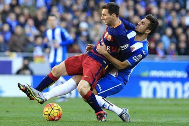 Barcelona empata ante Espanyol y compromete su liderato