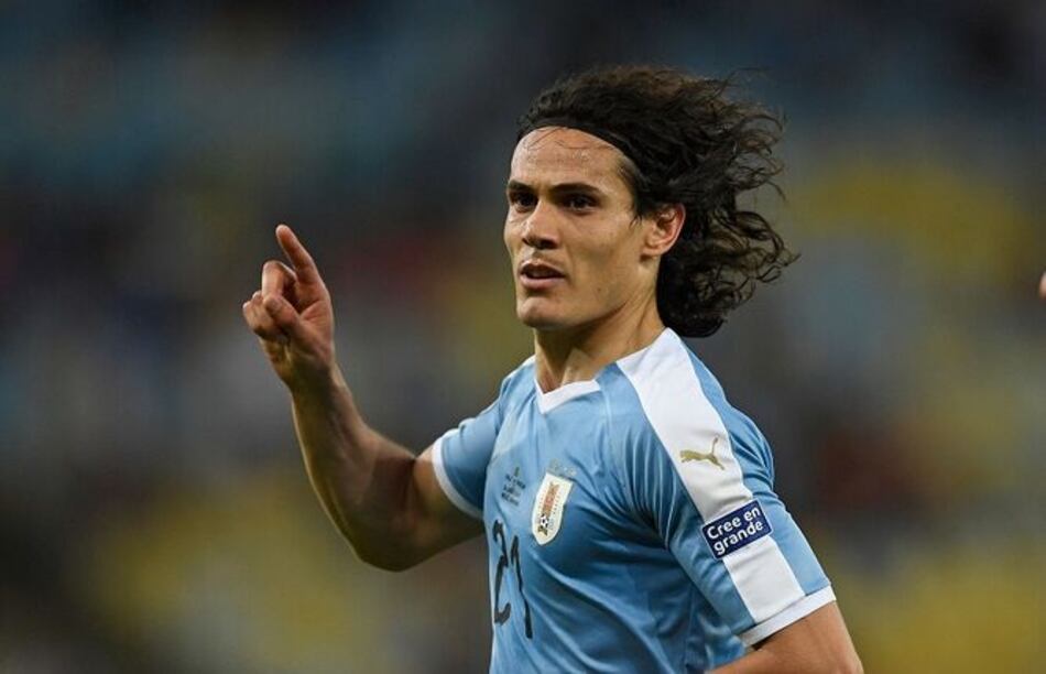 Cavani mete de cabeza a Uruguay como primera del grupo C y va contra Perú