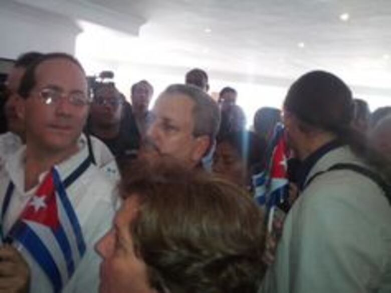 Video: Choque de disidentes cubanos y castristas en el Parque Porras