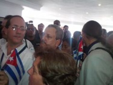 Video: Choque de disidentes cubanos y castristas en el Parque Porras