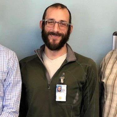 Quién era Alex Pretti, el enfermero al que agentes de inmigración mataron a tiros en Minesota