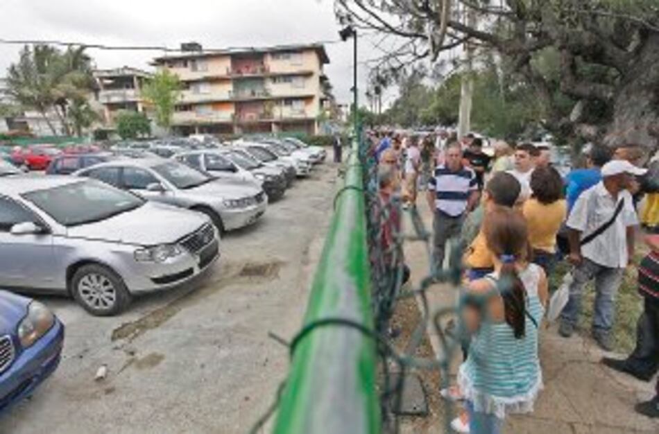 Cuba empieza a vender autos nuevos con precios altos