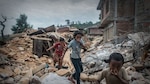 Unión Europea busca a mil de sus ciudadanos después del terremoto en Nepal