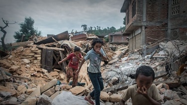Unión Europea busca a mil de sus ciudadanos después del terremoto en Nepal