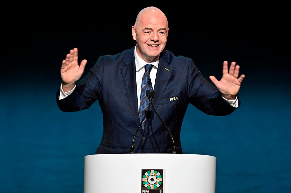 Infantino defiende a Catar de las críticas a falta de un mes para el Mundial
