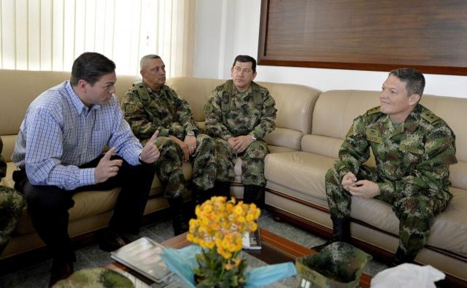 Los tres liberados por las FARC explican su secuestro al ministro de Defensa